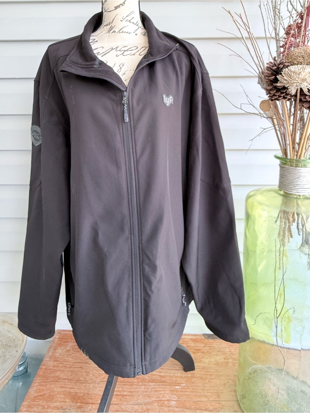 Lyft Men’s Black Full-Zip Softshell Jacket. 4XL